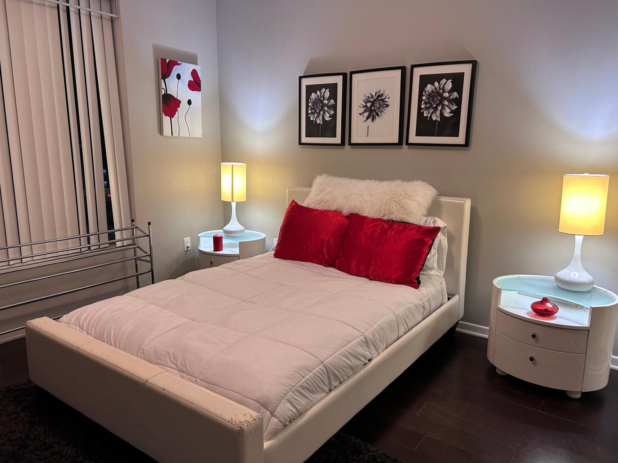 Homestay Cozy Private And Bathroom In Prime Location With Rooftop Views 30 Day Or *