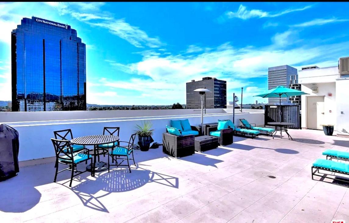 Cozy Private And Bathroom In Prime Location With Rooftop Views 30 Day Or Homestay