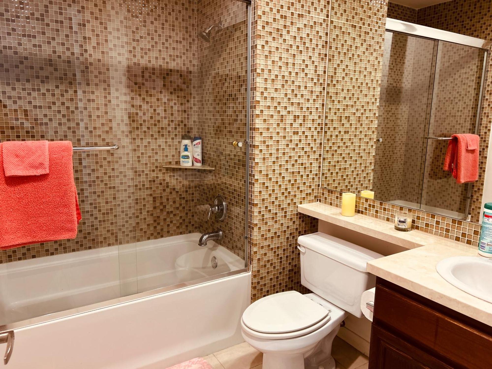 Cozy Private And Bathroom In Prime Location With Rooftop Views 30 Day Or Homestay *